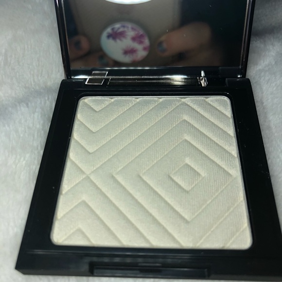 makeup geek highlighter in lit